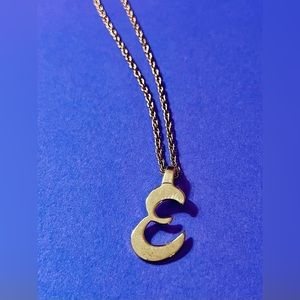 VTG 1980s Avon gold tone “E” necklace